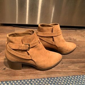 Forever21 tan suede booties - size 7
